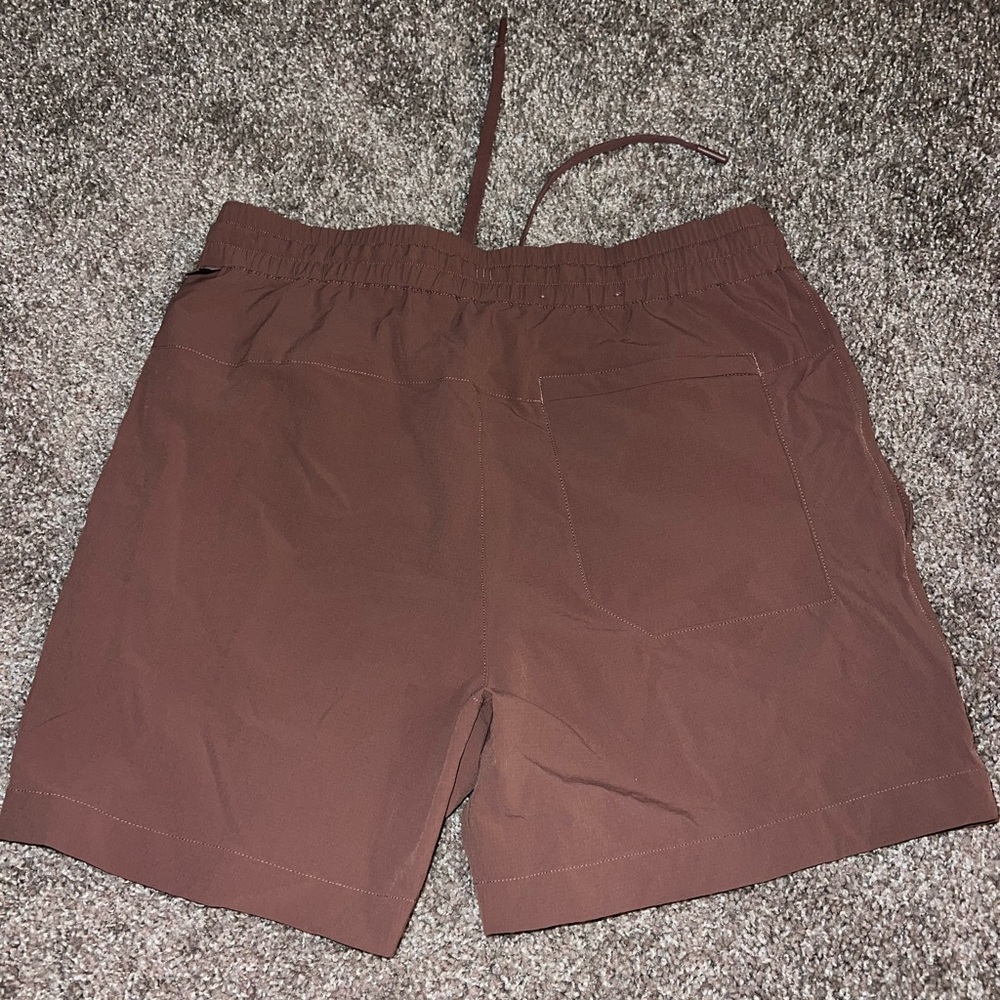 lululemon athletica Men's Rust Shorts - Picture 4 of 7